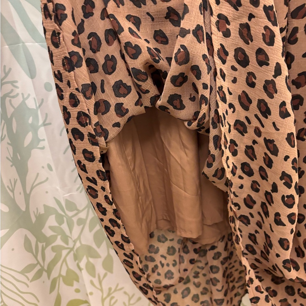 NFD
Lucia Abigail Dress
Brown Tan Tiered Puff Sleeve Dress
US Size 8 - Picture 5 of 8